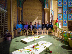 حضور مدیرعامل و کارکنان شرکت توزیع داروهای دامی داروپخش بر سر مزار شهدای گمنام در هفته دفاع مقدس