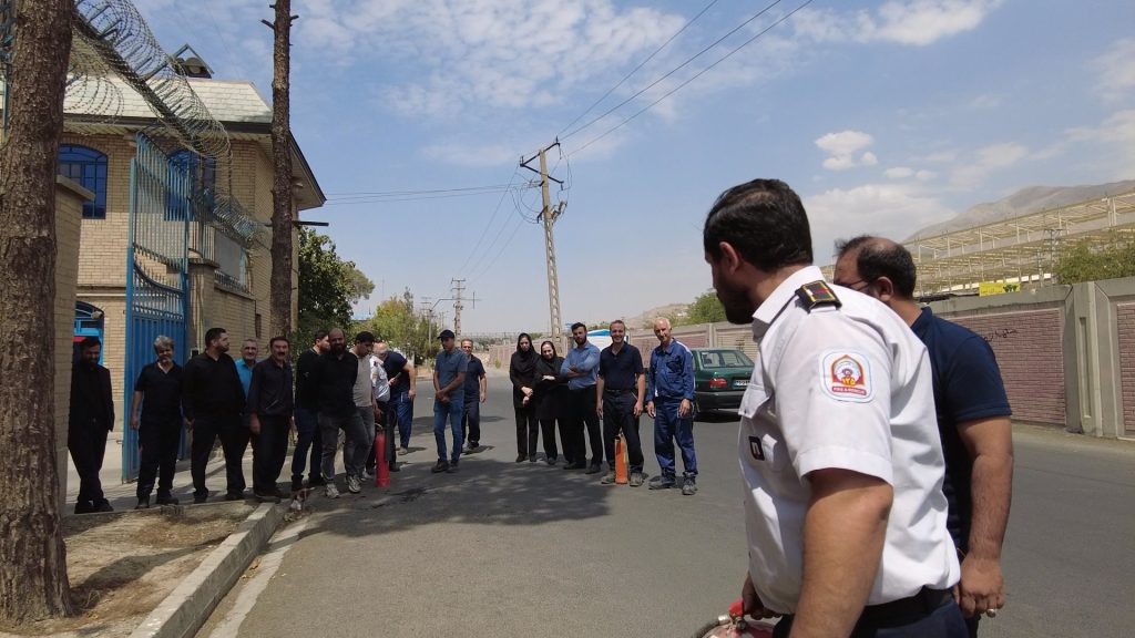 مانور آموزشی اطفای حریق در انبار مرکزی شرکت